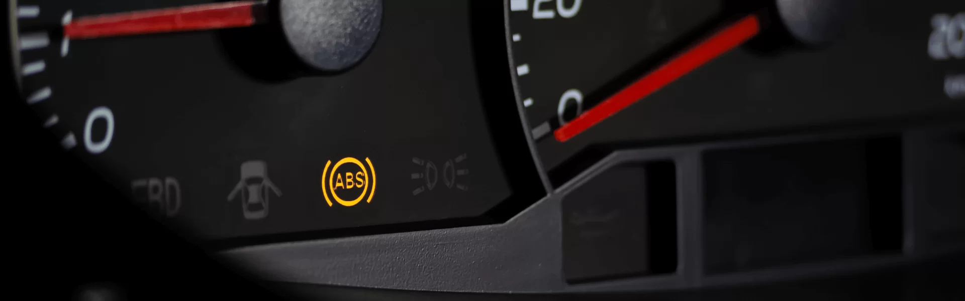 Luz do ABS acesa no painel, é seguro dirigir? Blogaragem Blogaragem