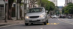 carro com suspensão sem alinhamento