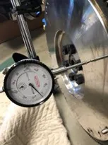 Detalhe de volante do motor com desgaste irregular